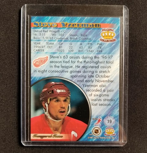 STEVE YZERMAN 1997-98 Pacific Crown Collection Ice Blue #19 / Detroit Red Wings - Picture 2 of 2