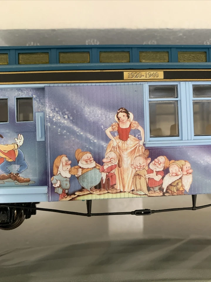 Hawthorne Village HO Gauge Disney Express “ Passenger Car“ 1920-1940 w/Track NIB - Image 3 of 4