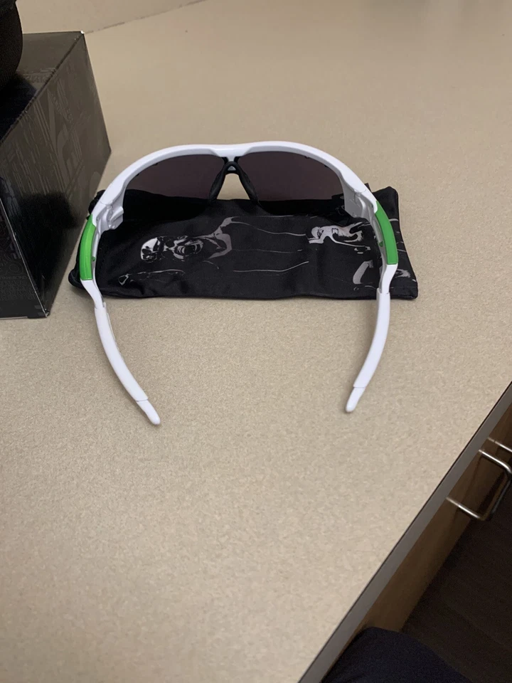 Oakley Radarlock path vented . Polished white . Jade iridium - Image 4 of 4