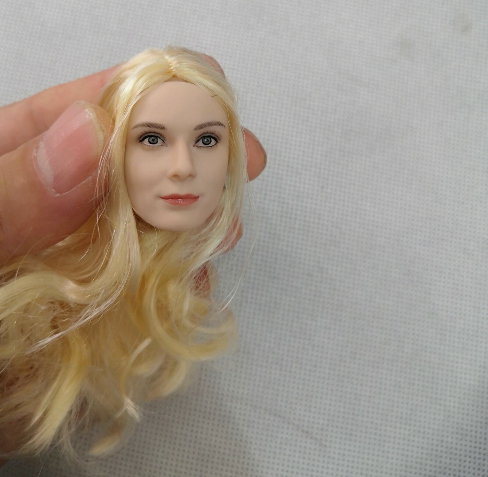1/6 Female Head Girl Sculpt Carved Toy Model Pale Skin Curls For PH TBLeague Toy