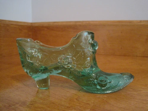 VINTAGE FENTON GREEN GLASS FLORAL DESIGN SHOE