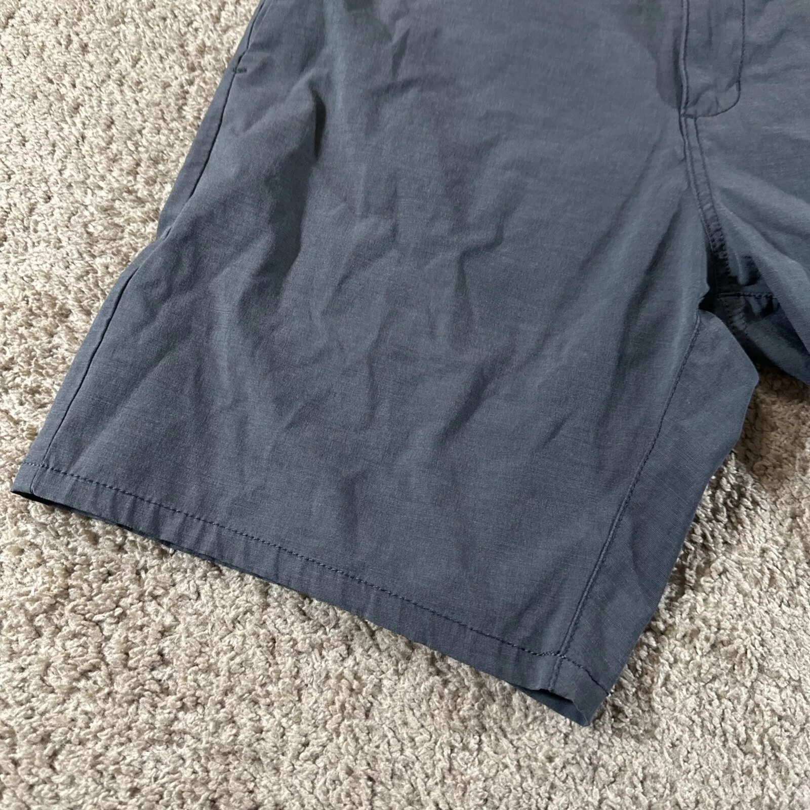 vuori aim performance stretch athleisure shorts