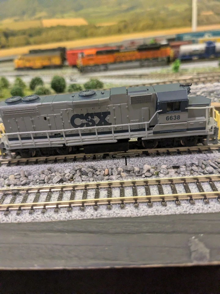 DCC LIFE-LIKE, N SCALE, CSX, GP38 DIESEL LOCO RD #6638 W/ORG CASE - Image 4 of 4