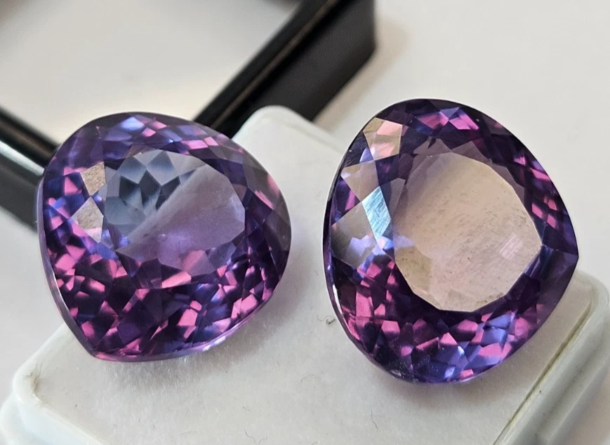 Par de piedras preciosas sueltas naturales corte pera alejandrita cambio de color 40+ quilates Foto 3 de 4