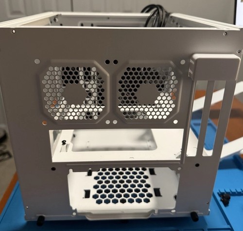 Thermaltake Core V1 Snow Edition Mini ITX Cube PC Case, Fits 2 HDDs Up To 3.5” - Picture 5 of 12