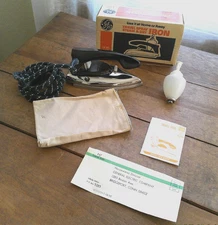 VTG  General Electric GE F47 Spray, Steam & Dry Travel Iron- Works,  with BOTTLE