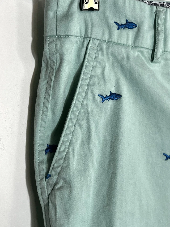 Pantalones cortos Jones & Co azul/verde/como nuevo con tiburones azules para mujer talla 8. entrepierna 4 pulgadas Foto 3 de 4