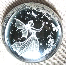 LRG GLASS PICTURE BUTTON - PRETTY FAIRY IN BUBBLE W FLYING BUTTERFLIES  30mm