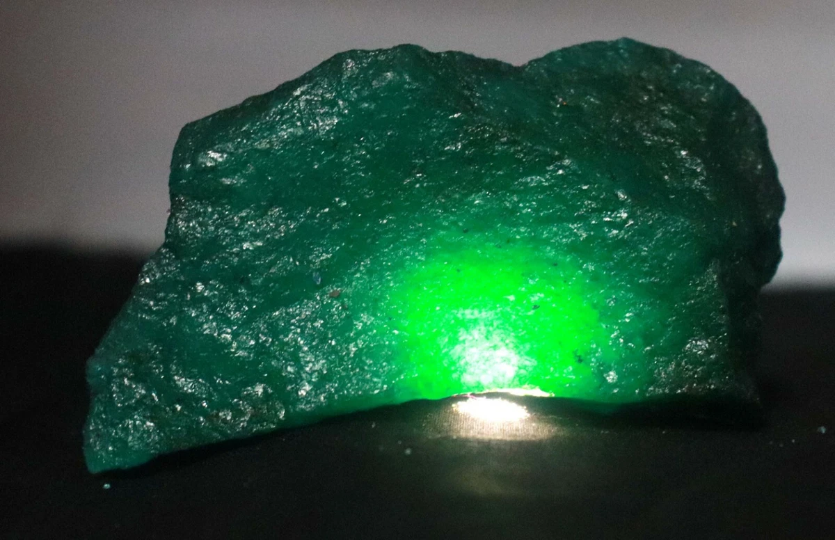 400 500 Carat Certified Natural Colombian Green Emerald Gemstone Rough DE342