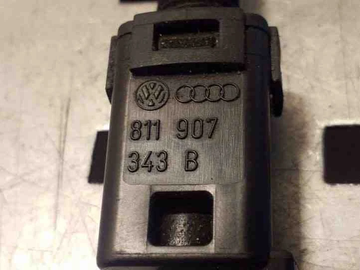 Sensor pedal freno AUDI 100 Avant 4A, C4 Varlytė 811907343B 1.9 diésel 26190635 Foto 2 de 3
