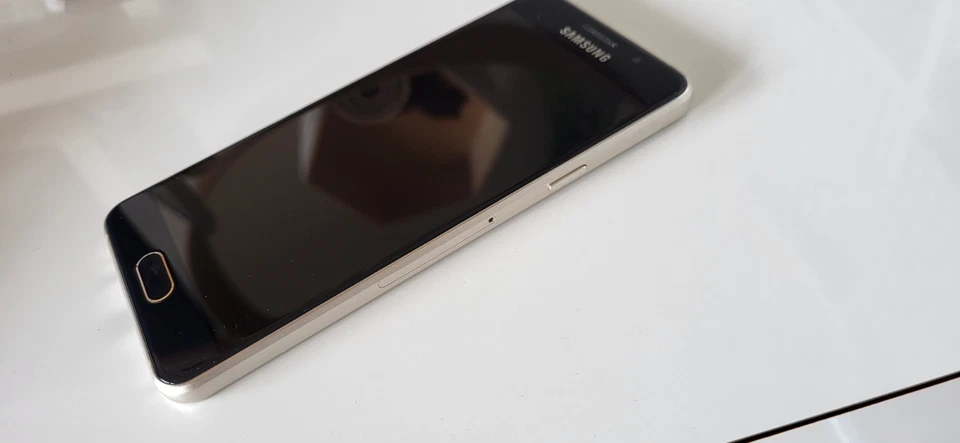 Samsung Galaxy A3 - Gebraucht, Foto 2 von 5