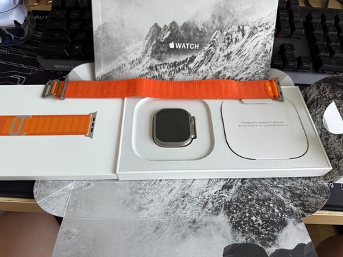 Apple Watch Ultra (1st gen) LTE/Wifi/32gb 49mm with Orange Alpine Loop - Large
