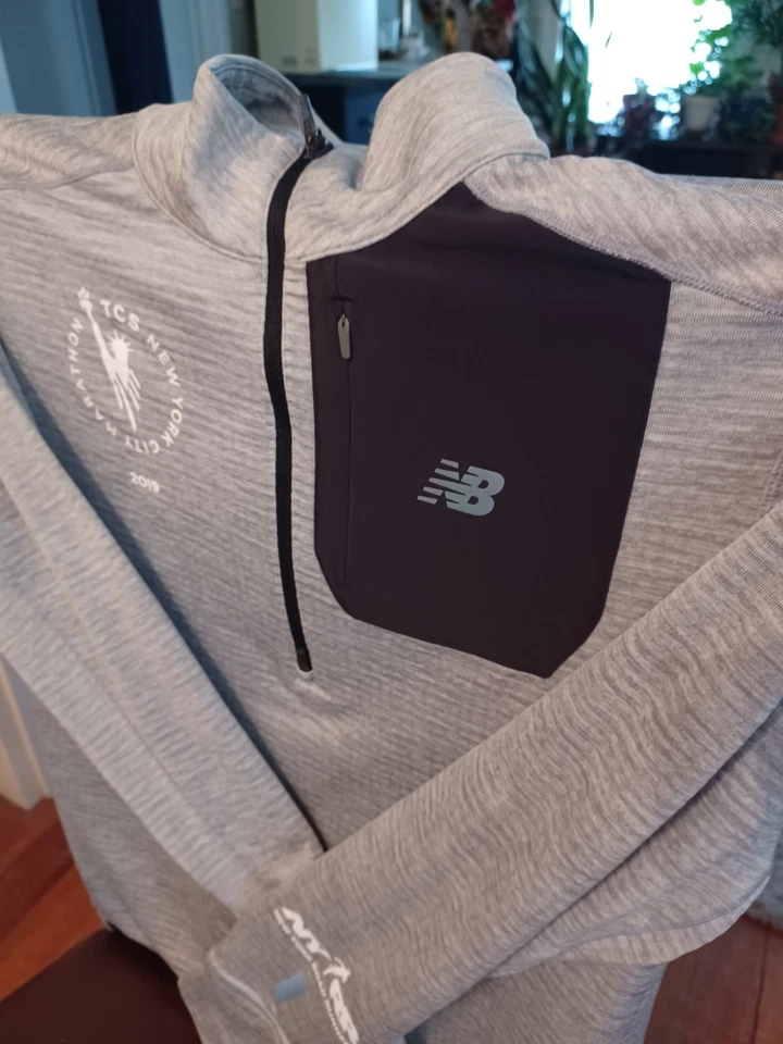 Camisa conmemorativa New Balance plateada manga larga New York City Marathon 2019 Foto 3 de 4