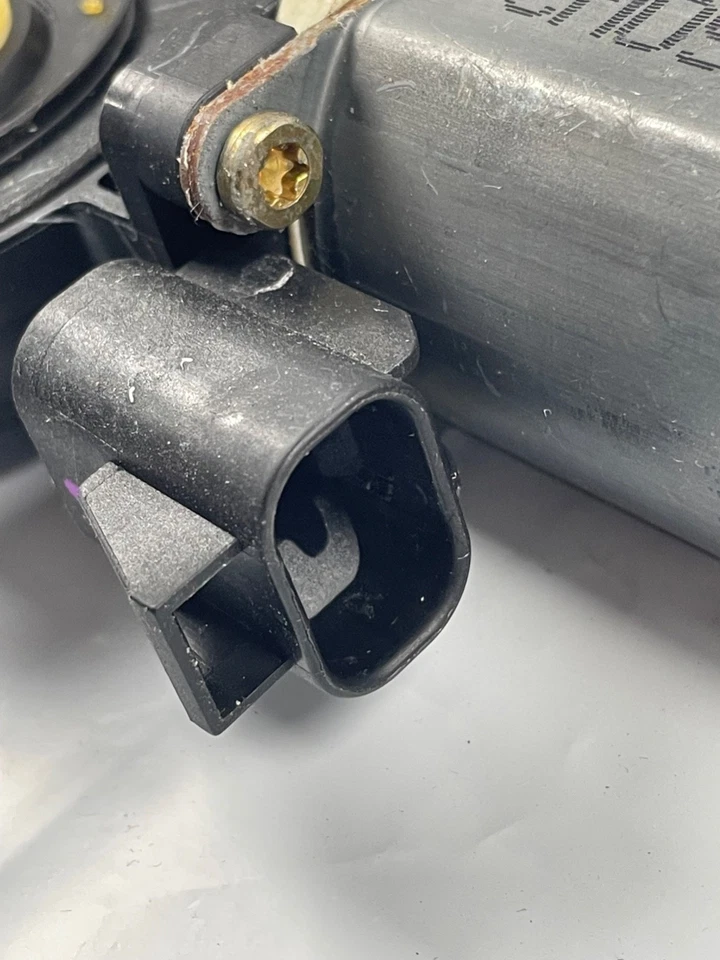 Motor elevador de ventana eléctrico delantero o trasero DERECHO para GM, Cadillac 2006-2002 *usado* Foto 3 de 4