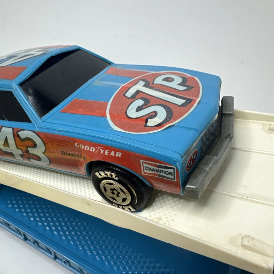 Vintage Die Cast ERTLE CO.  Semi Hauler Trailer With Car Richard Petty #43 STP - Image 4 of 4
