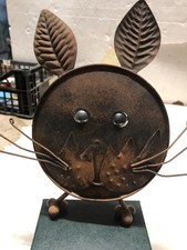 supporto per ciotola mangiatoia per gatti  scultura in metallo di recupero