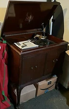1923 VICTOR TALKING MACHINE MODEL VV-210  VICTROLA - ANTIQUE - PICK UP ONLY