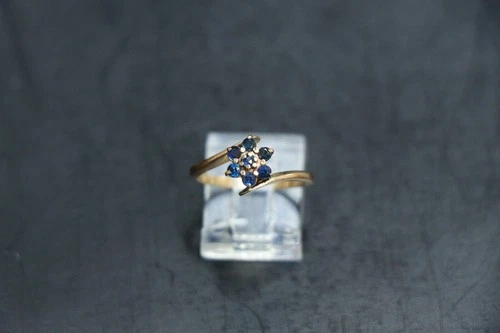 10K Yellow Gold Women's Sapphire Ring 2.1 Gram Weight Size 6 1/2