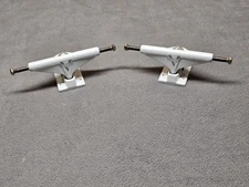 Venture White Lightning 5.2 Skateboard Trucks 8 Inch