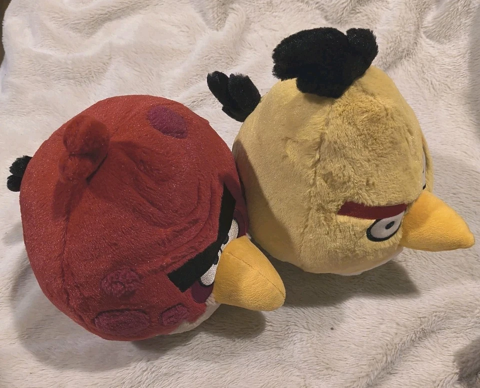LN Lot of (2) ANGRY BIRDS 6” Plushes: Red Spotted TERENCE/Yellow CHUCK -No Sound - Image 2 of 4