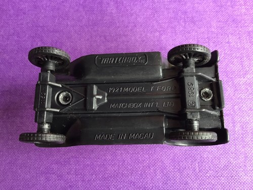 Matchbox Mars 1921 Model T Ford with empty Mars advertising tin - Picture 3 of 7