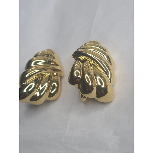 Gold-Tone Trifari Clip-On Earrings Shell Design Vintage Jewelry