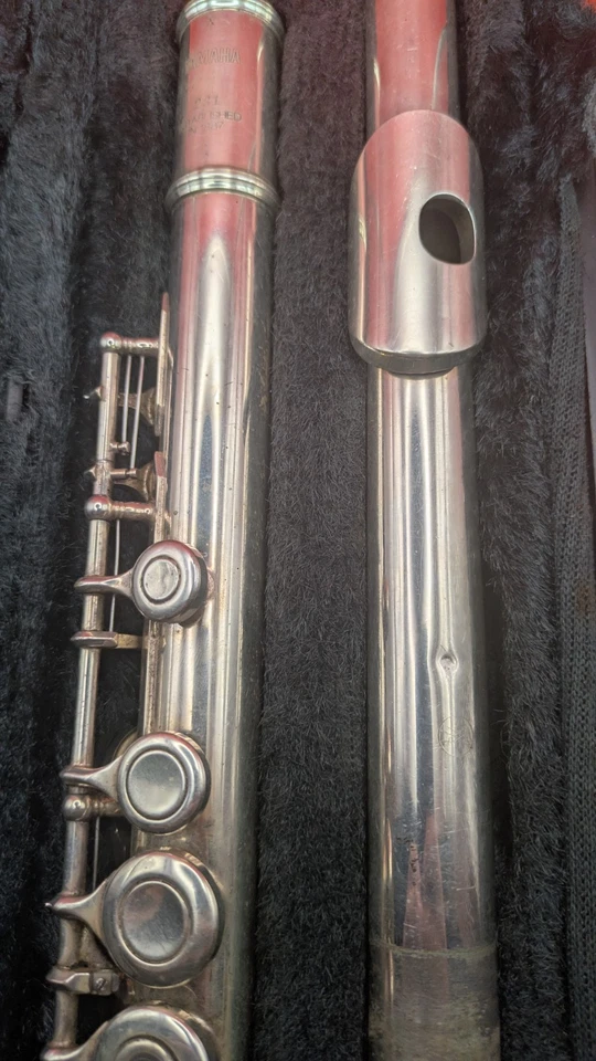 Flauta Yamaha modelo 281 furo aberto com estojo – Estado decente - Imagem 3 de 4