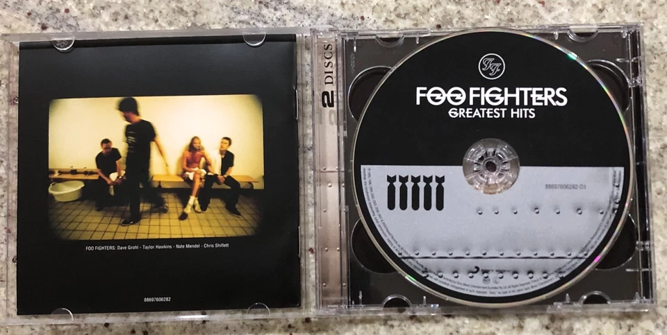 FOO FIGHTERS GREATEST HITS CD & DVD SET 2009 - ALMOST LIKE NEW DISCS - Image 3 of 4