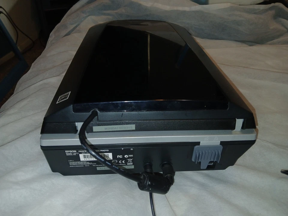 Epson V500 Flatbed Scanner Photo Perfection B11B189011 - Image 2 of 4