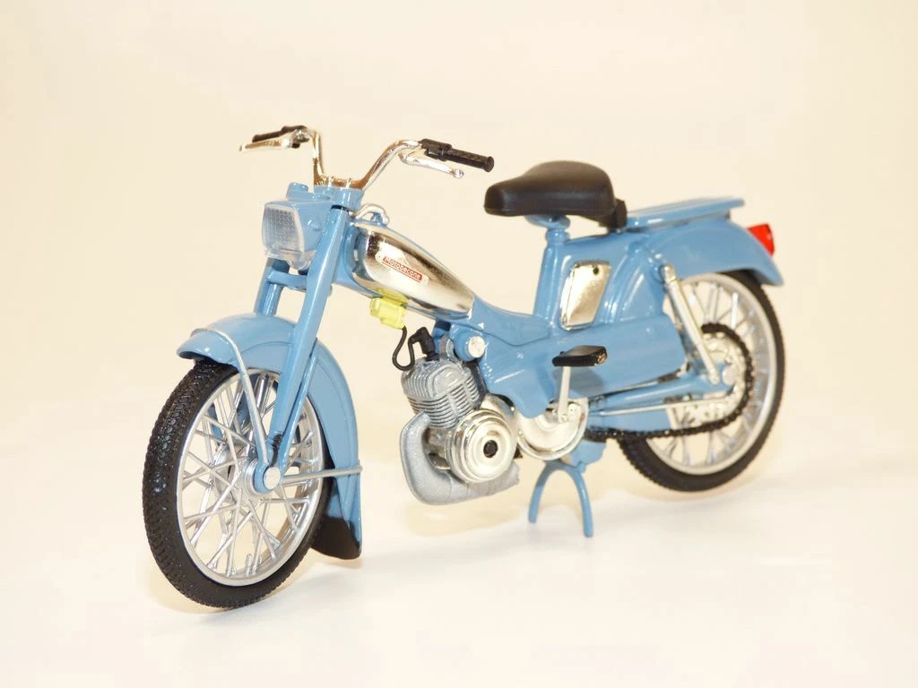 Mobylette MOTOBECANE AV88 bleu 1/18 182057