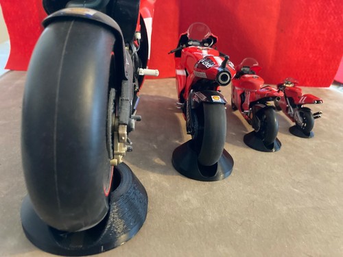 ONYX IXO MotoGP WSBK 1/24 Motorcycle STAND Ducati Honda Yamaha Suzuki - Picture 11 of 12