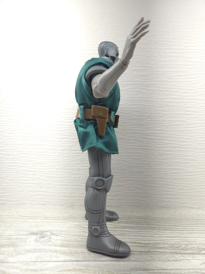 Boneco de ação vintage Marvel Dr. Doom com capa de pano brinquedo clássico anos 90 solto - Imagem 3 de 4