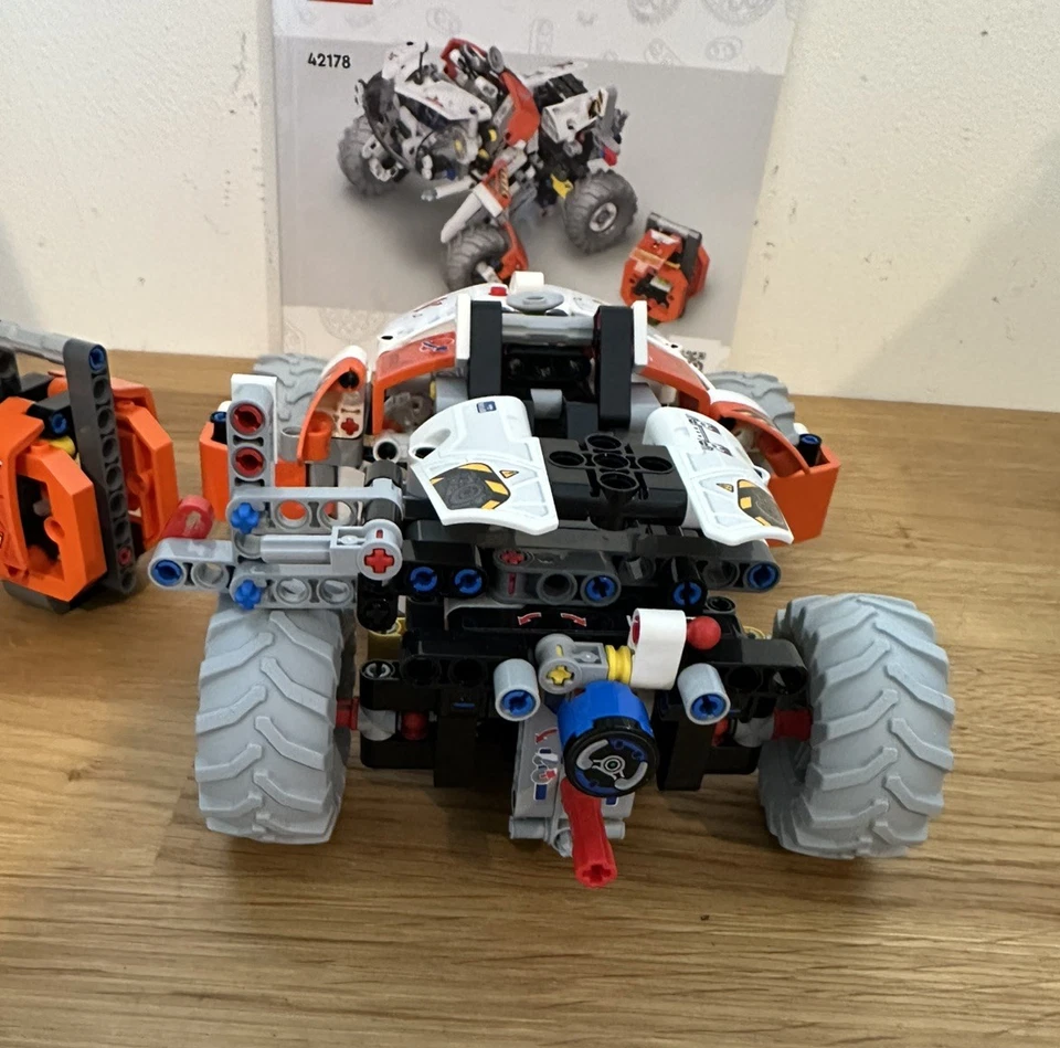LEGO Technic 42178 Surface Space Loader, photo 2 of 5
