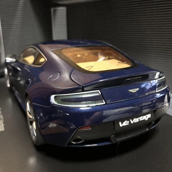 品質保証 AUTOart Aston Vantage2010 V12 Martin ミニカー - education
