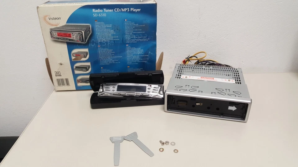 Vintage Car Radio Visteon SD 6310 CD MP3 Player Front Panel Detachable - Image 2 of 4