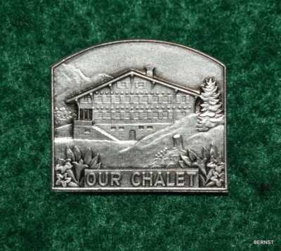 VINTAGE GIRL SCOUT - OUR CHALET PIN - WORLD CENTER INTERNATIONAL HOSTEL