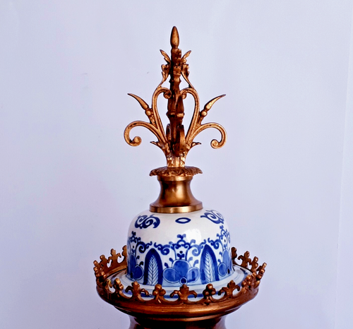 Antique DELFT BLUE & WHITE MANTEL CLOCK FAIENCE BRASS ELEMENTS BY BOCH KERAMIS - Picture 6 of 11