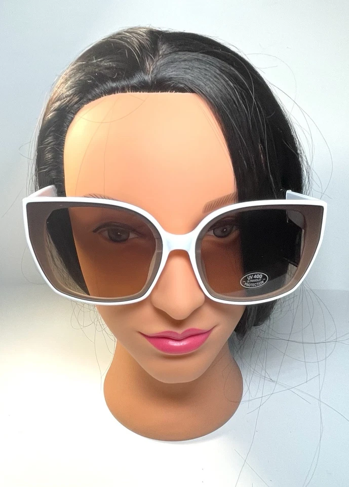 NEW XOXO White Designer 55919 Sunglasses + Case - Image 3 of 4