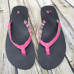 sanuk pink flip flops