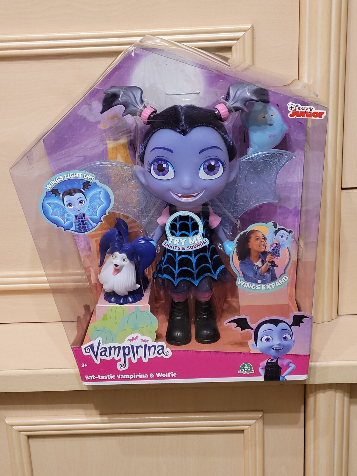Figurine Vampirina VAM15 ailes lumineuses pour des histoires de nuit magiques