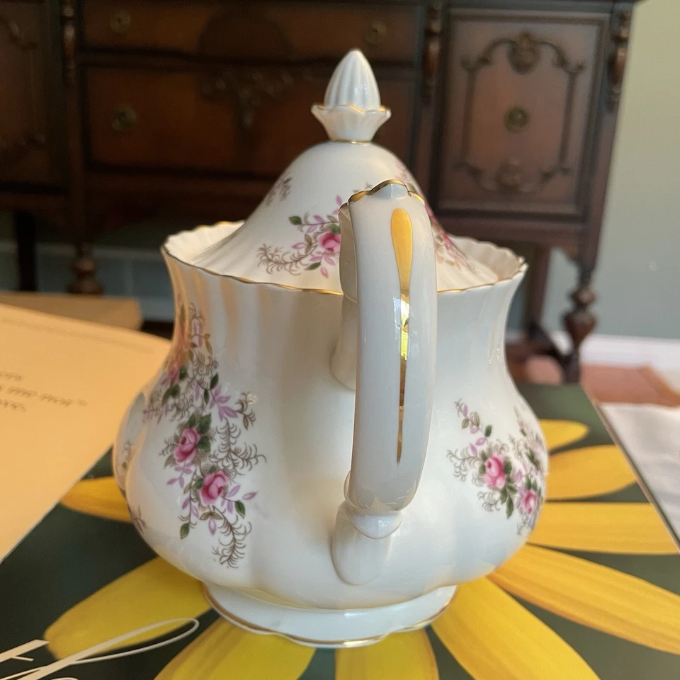 Vintage Royal Albert Bone China England Lavender Rose Tea Pot 5 Cups - Image 4 of 4