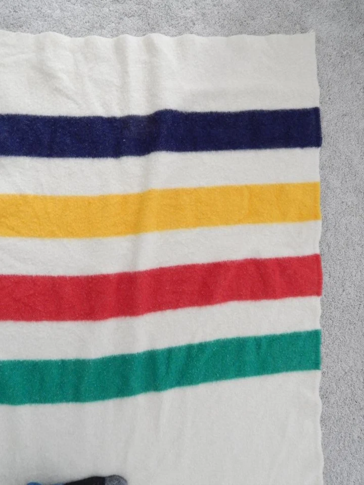 VINTAGE CLEAN LG SIZE HUDSON BAY 4 POINT TRADE BLANKET - CLSC LOOK - CAPOTE STYL - Image 4 of 4