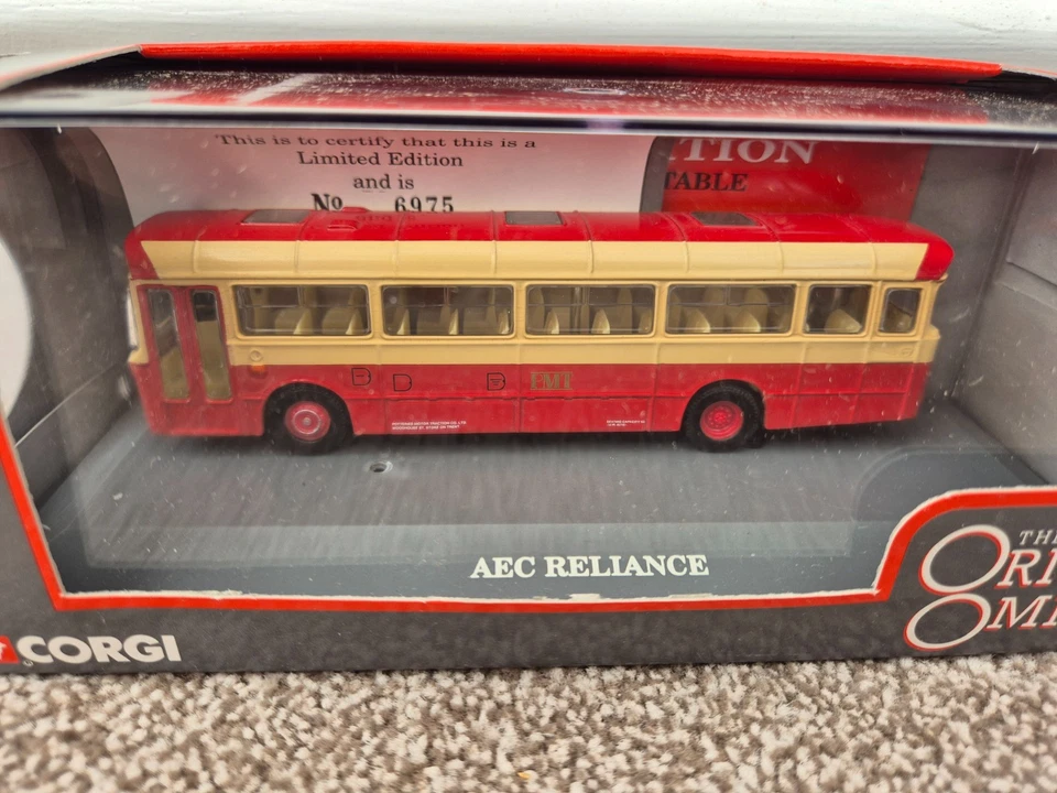 CORGI OOC 1/76 AEC RELIANCE THE POTTERIES #115 BOGS LANE DIECAST BUS OM97902 - Image 2 of 4