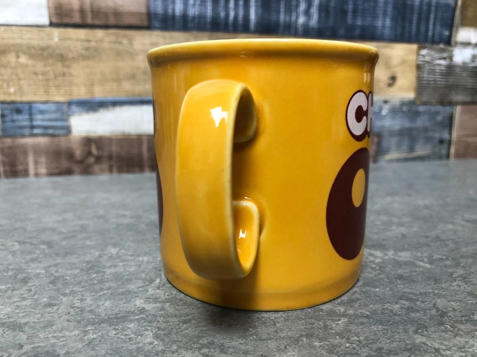 Taza Publicitaria Pollo OXO Amarillo Brillante Con Letras Marrones Foto 2 de 4