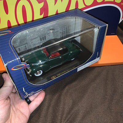 Signature Series 1:32 Scale Green 1939 Lincoln Zephyr Convertible