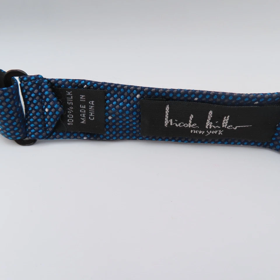 Pajarita Nicole Miller azul seda blanco lunares 2,25" de ancho Foto 3 de 4