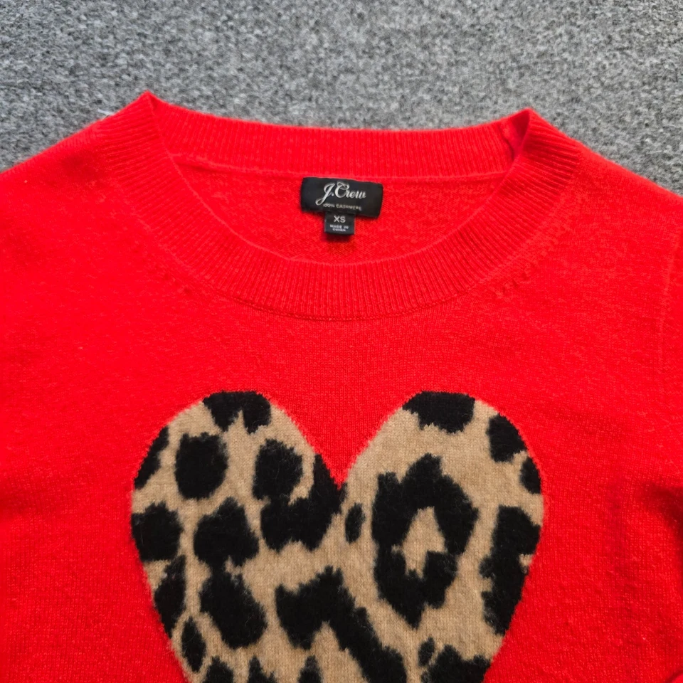 J Crew 毛衣女式 XS 码红色羊绒豹纹心形长袖休闲 — 第 2/4 张图片
