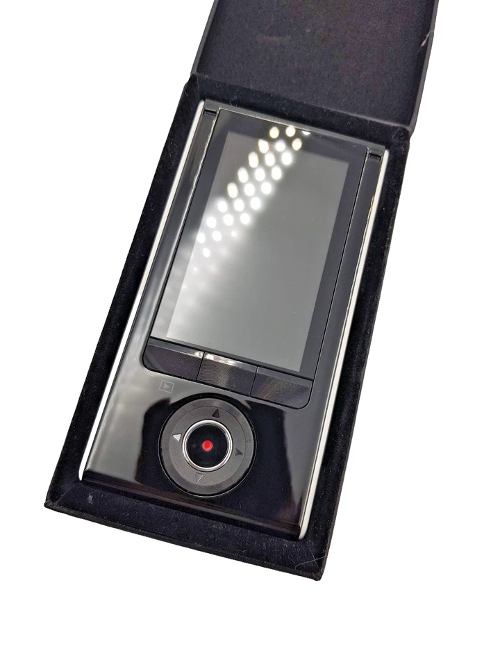 Sony MHS-FS2 Mobile HD Bloggie Duo Dual Screen Digital Camera Camcorder - White - Image 4 of 4