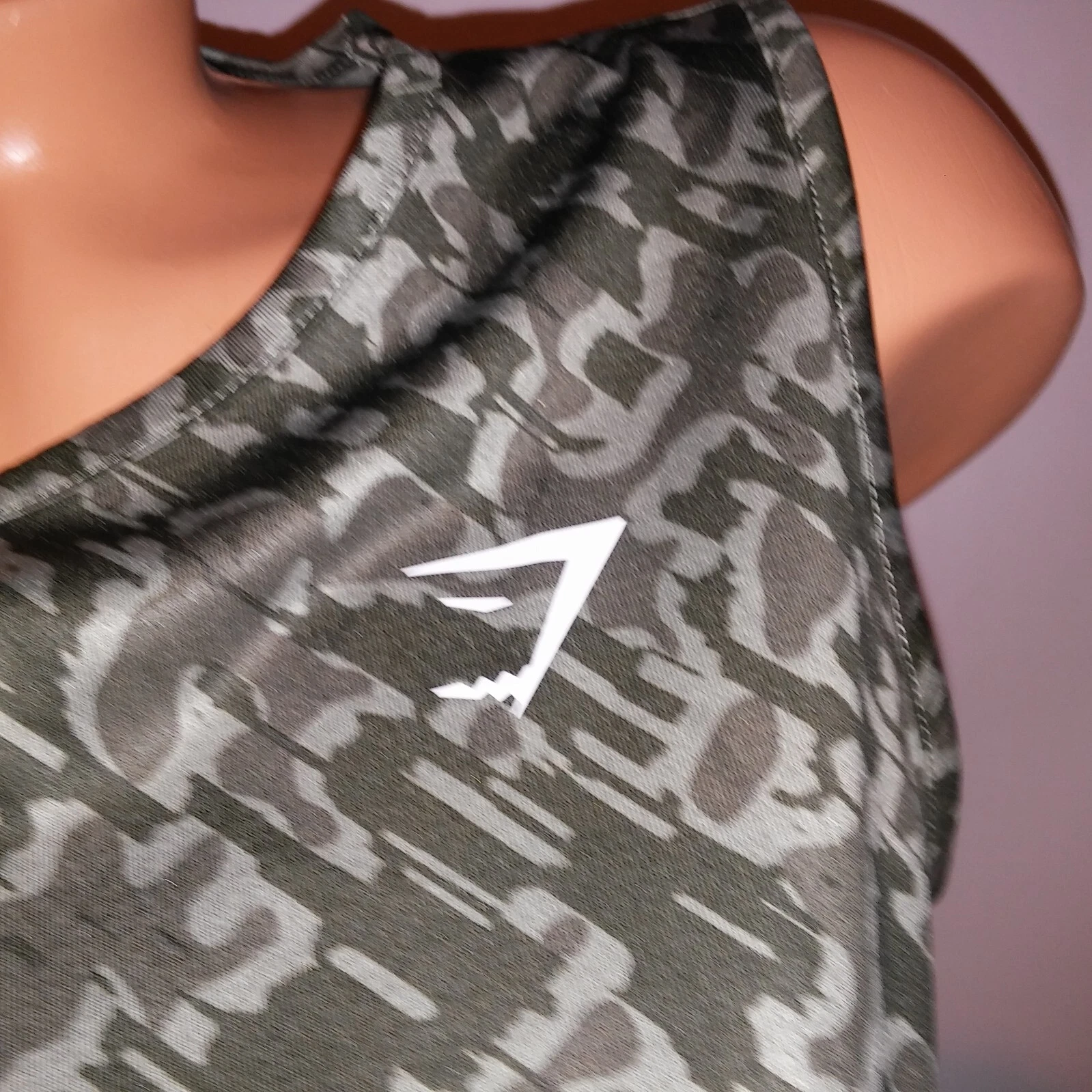 gymshark crop top sleeveless camo crew neck muscle tank-top