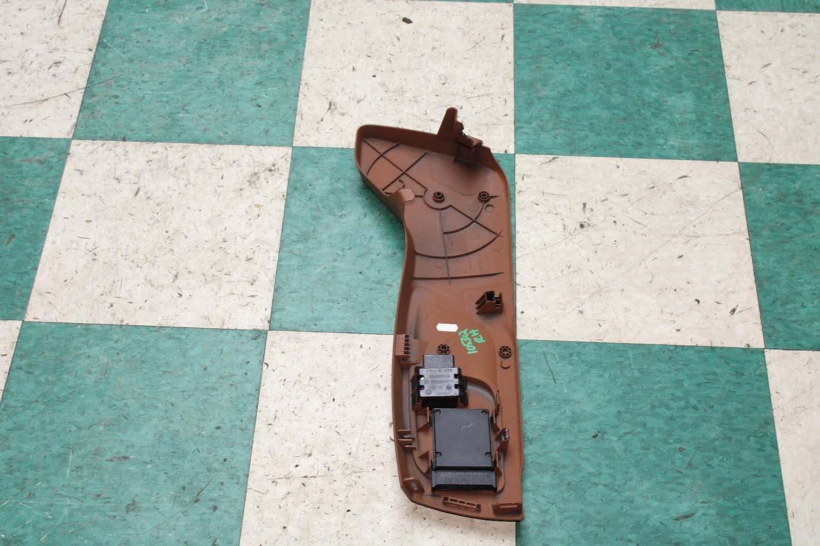 14-17 Ghibli Brown Front Passenger RH Power Seat Control Switch Button WTY WTY